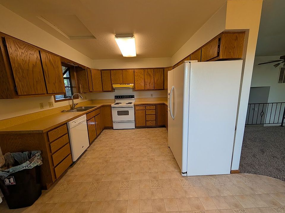 1st image of 131 N Garden Ct