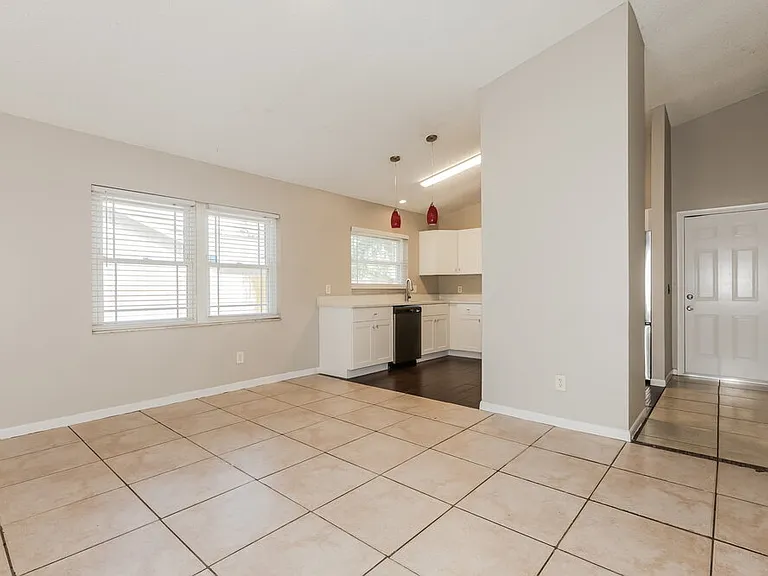 2027 Helm Ln — Photo 5