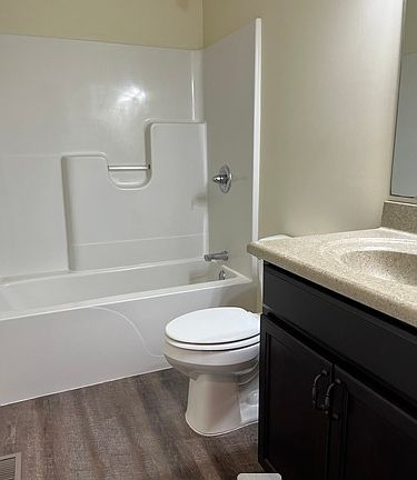3rd image of 306 Olive St
