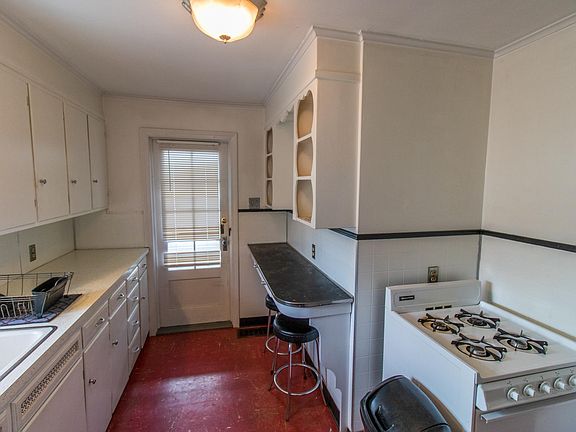 5th image of 96 Bay St #2