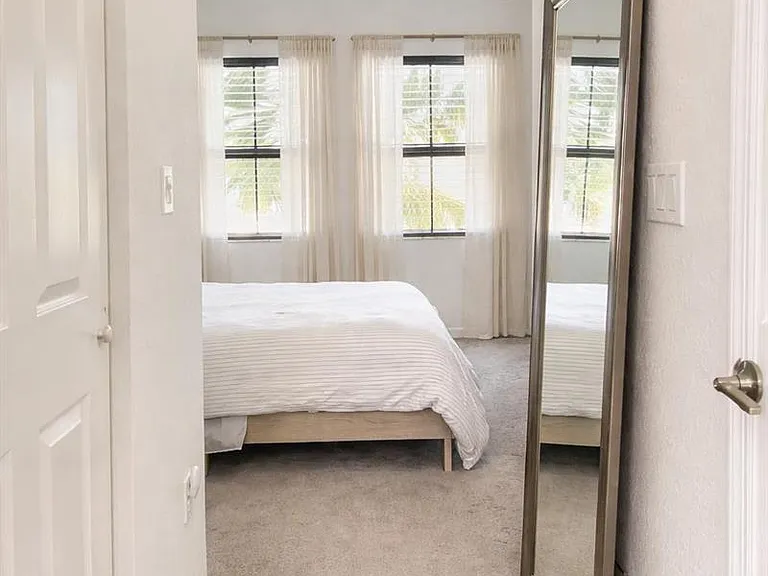 519 SW 19th Ter — Photo 18
