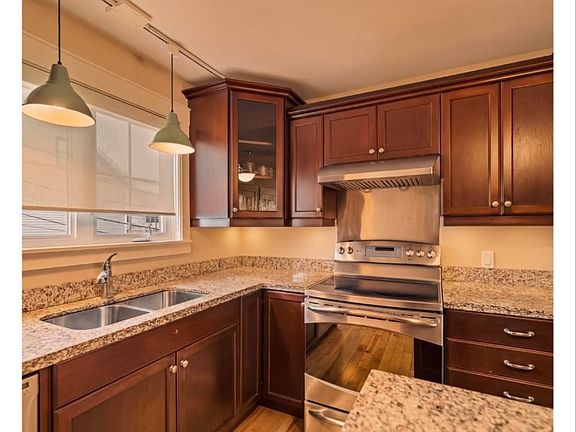 2nd image of 320 Queen St #320B