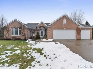 62 Chelsea Ct NE, Rockford, MI 49341