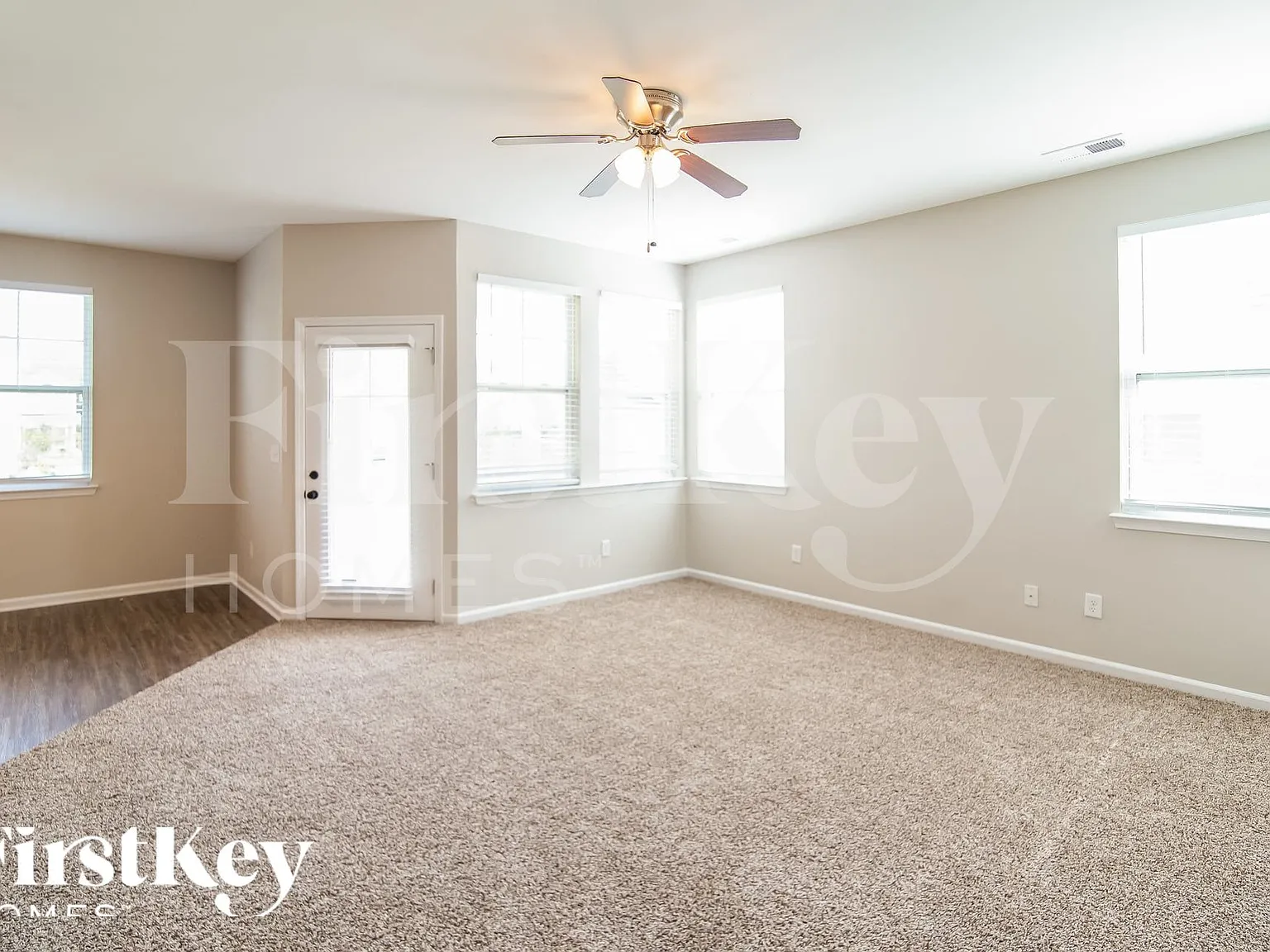3 bed, 2.5 bath, 1562 sqft, $2,110 — Photo 4