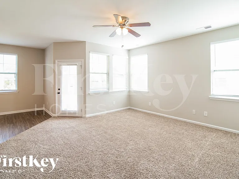 113 Hyrne Dr — Photo 4