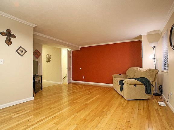 4th image of 7433 Saxony Dr #248