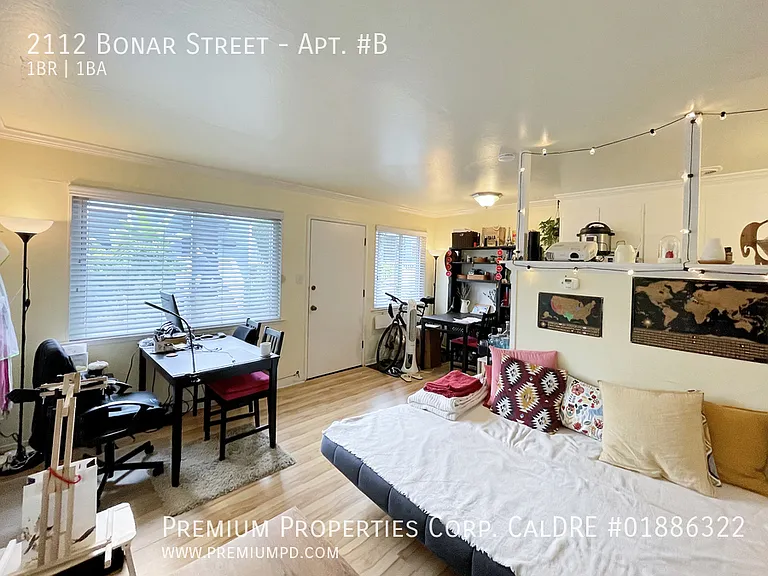 2112 Bonar St #B — Photo 8