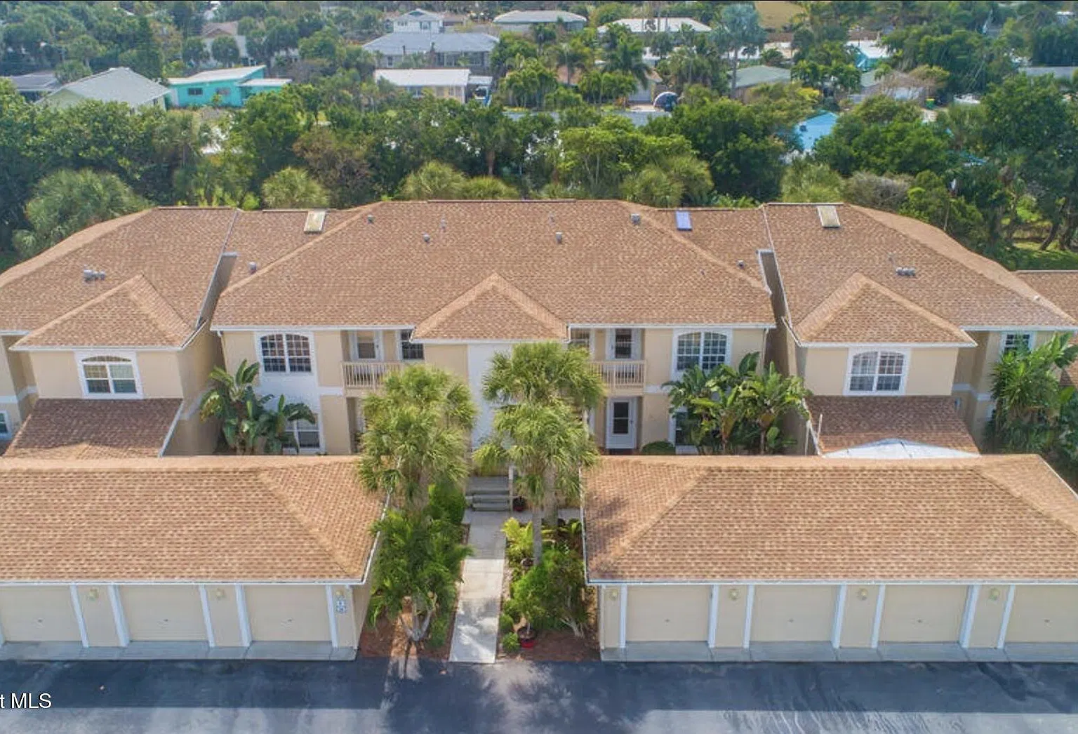 3 bed, 2.0 bath, 1370 sqft, $2,350 — Photo 1