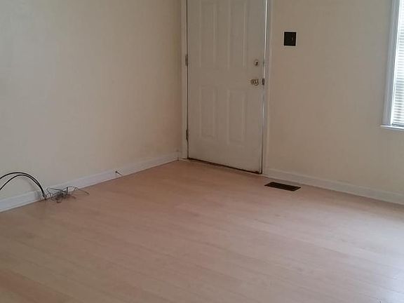 3rd image of 546 Bell Place Dr