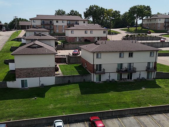 2nd image of 903 Southwest Blvd E