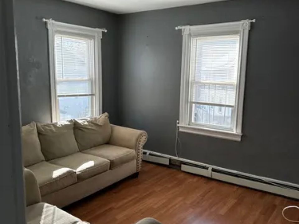 2nd image of 1428 Plainfield St #4