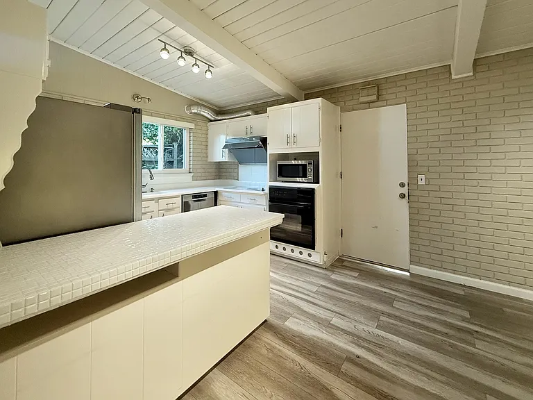 435 Dell Ave — Photo 6