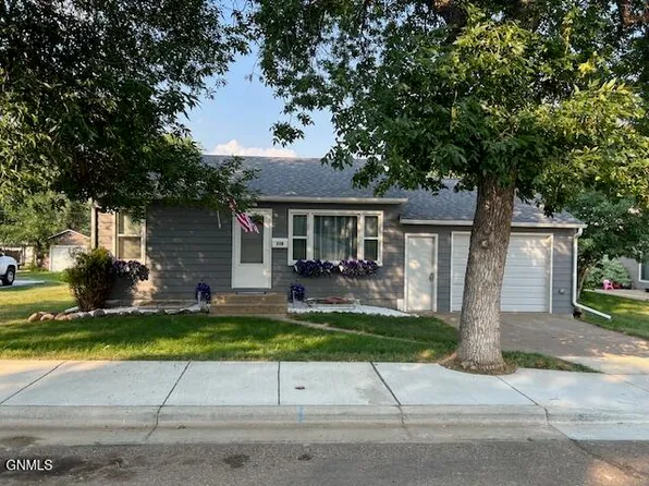 238 2nd Ave NW, Killdeer, ND 58640