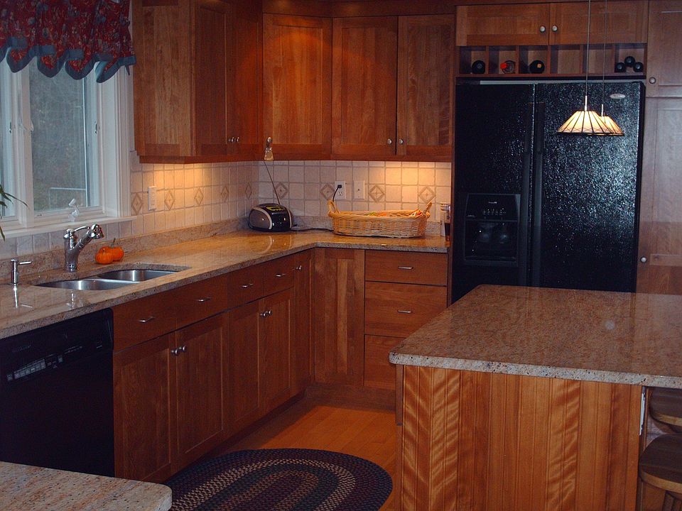 2nd image of 185 Pleasant St