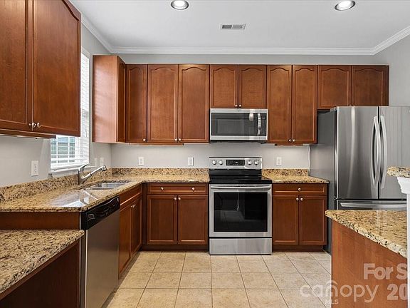 3rd image of 1017 Central Park Cir