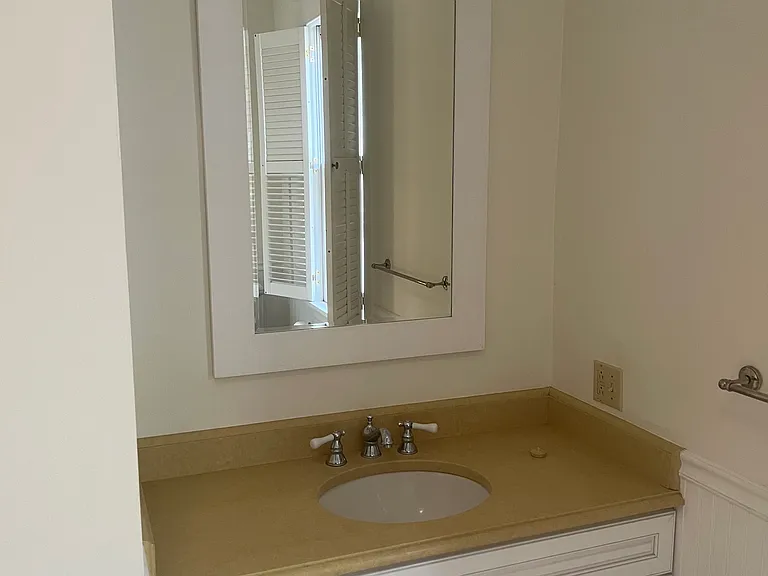 50 River Dr #21 — Photo 11
