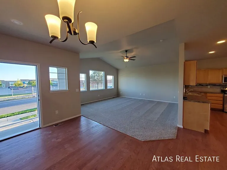 708 Finch Dr — Photo 5