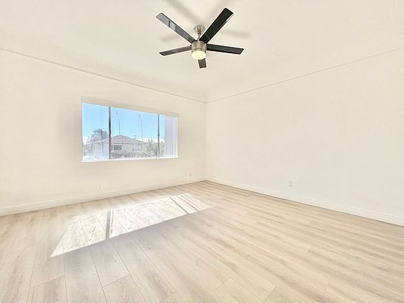 4th image of 701 W 48th St #709-1/2