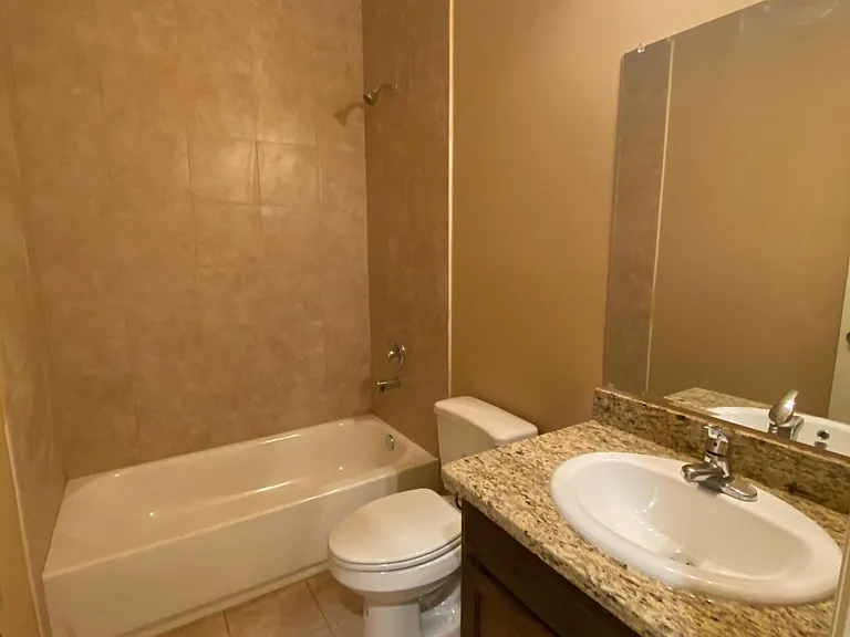 1112 Eisenhower St #H — Photo 15
