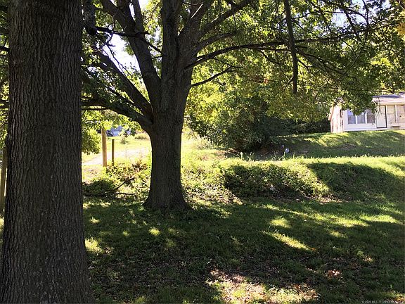 4th image of 134 W Missouri