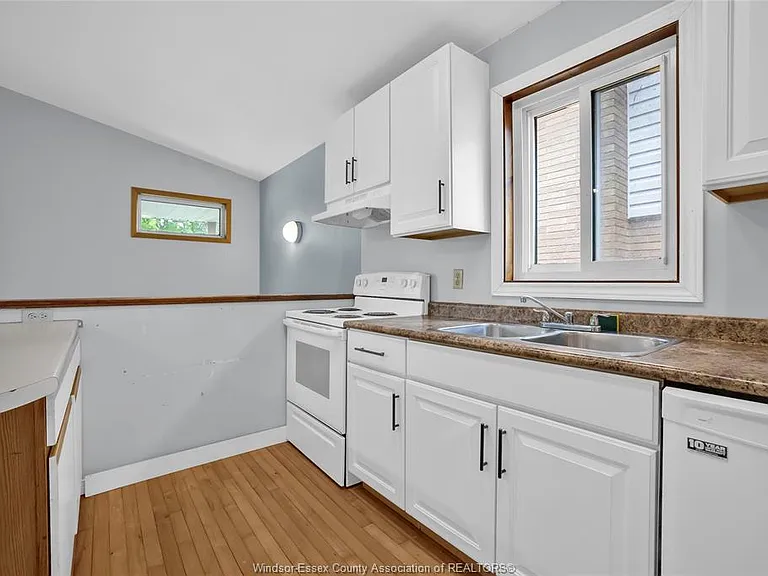 463 Randolph Ave — Photo 6