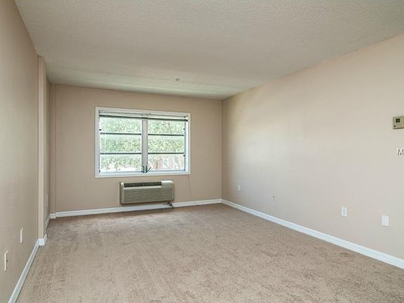 5th image of 406 S Cedar Ave #205