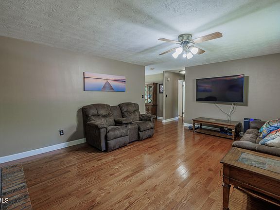 2nd image of 314 Woodvale Rd