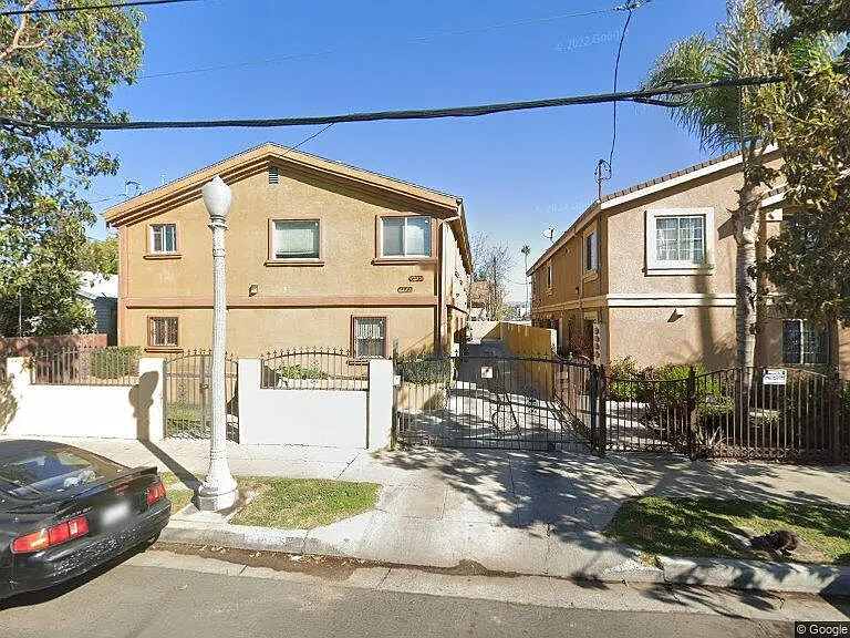 1135 W 39th Pl — Photo 18