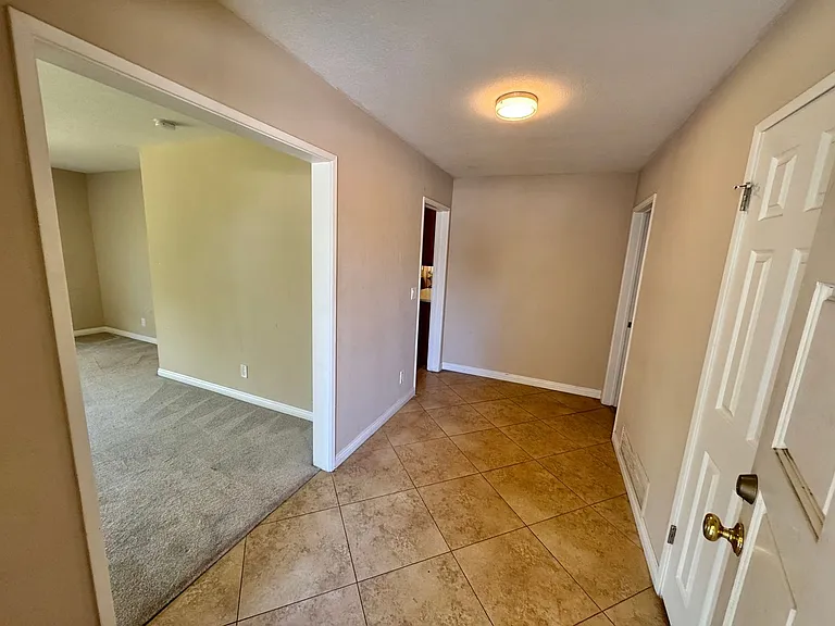 1209 N Riedel Ave — Photo 2