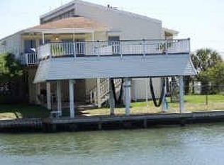 4225 Jolly Roger Rd, Jamaica Beach, TX 77554