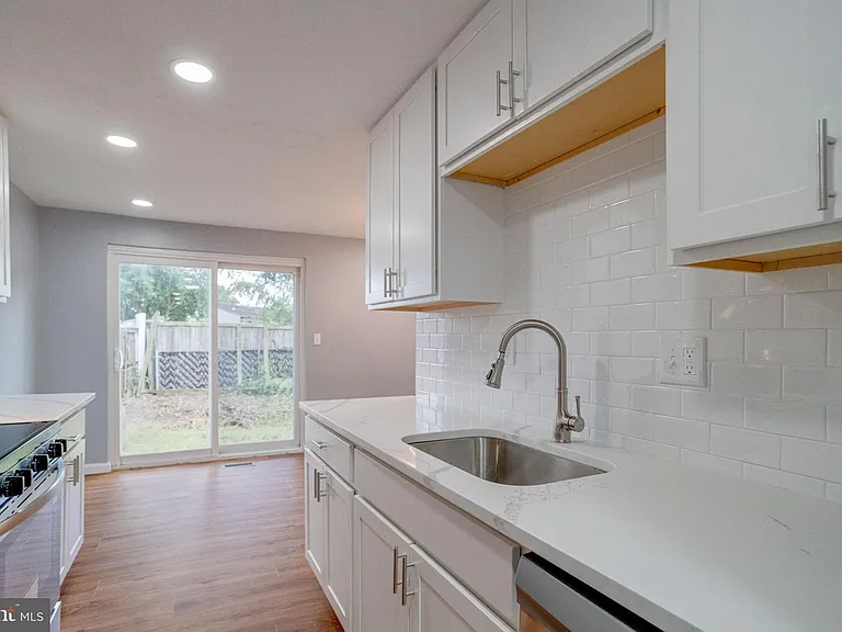 1359 Raleigh Dr — Photo 11