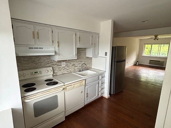 2nd image of 650 Brooke Rd