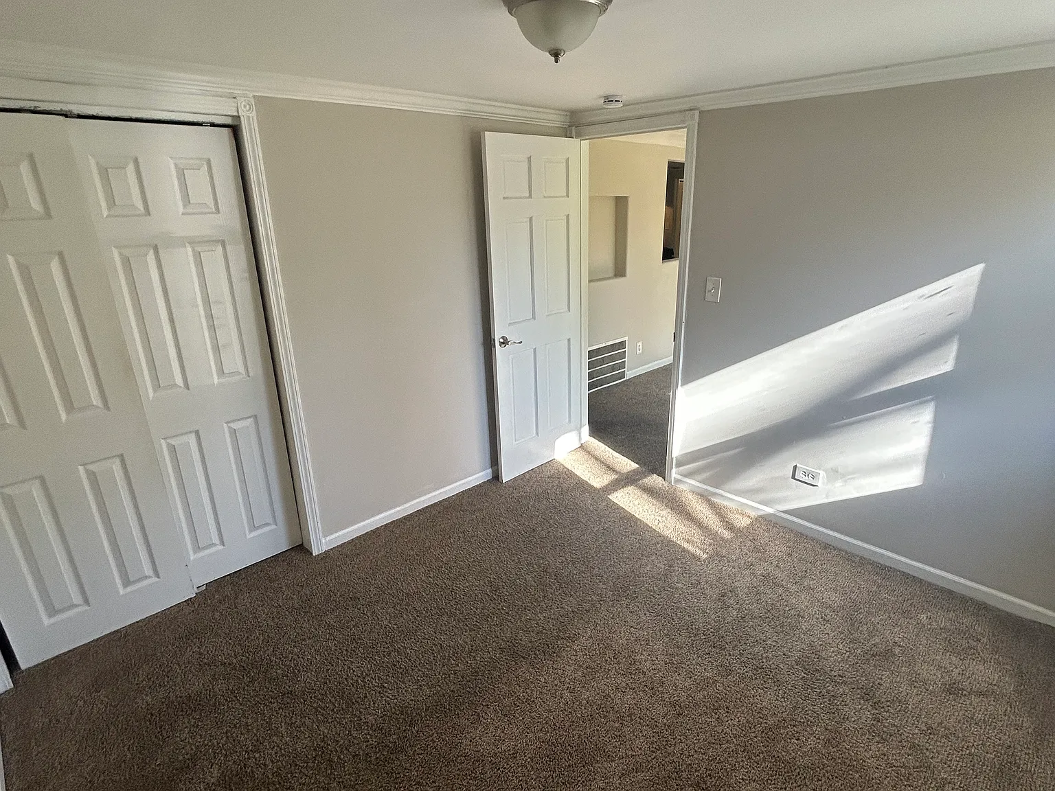 3 bed, 900 sqft, $1,800 — Photo 3
