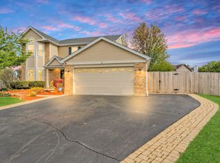 3 Regal Ct, Algonquin, IL