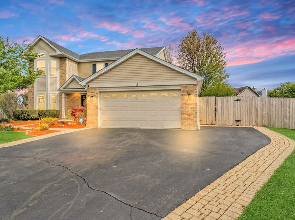 3 Regal Ct, Algonquin, IL 60102