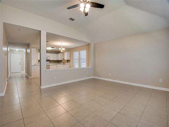 4th image of 262 Pine Crest Dr