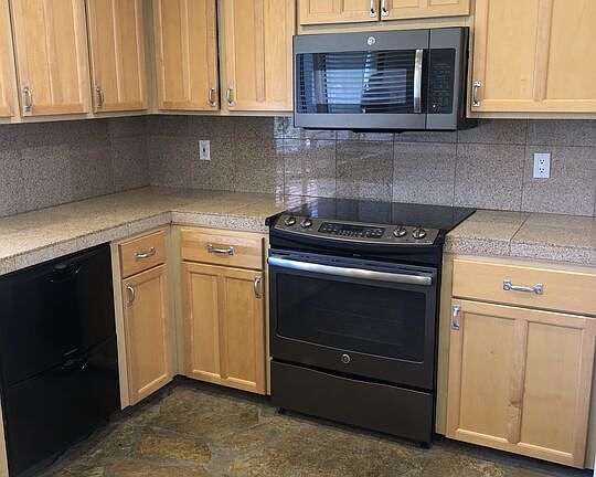 2nd image of 181 E Paseo Florido