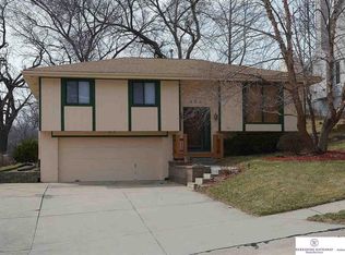 411 Sullivan Cir, Bellevue, NE 68005