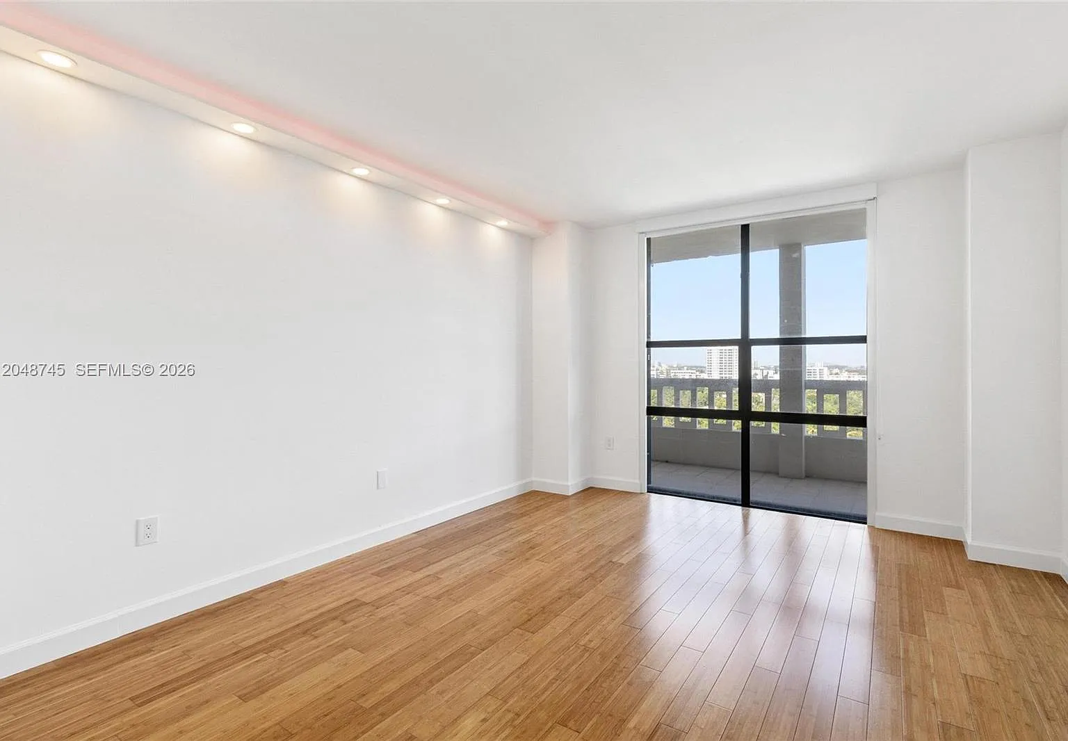 Balmoral Condo — Photo 4