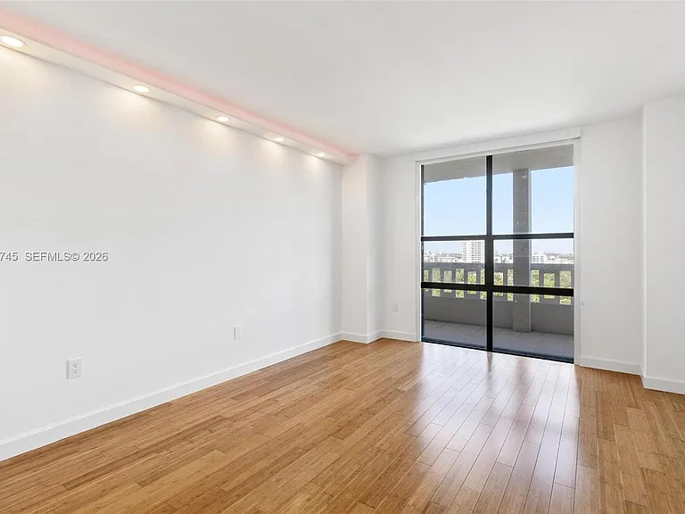 9801 Collins Ave #11O — Photo 4