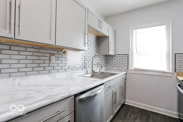 945 Cecil Ave — Photo 8