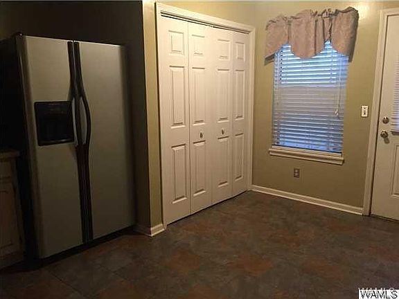 3rd image of 1093 Fairfax Dr
