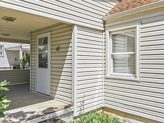 5th image of 47 Renee Dr