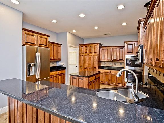 4th image of 1 Merritt Ln