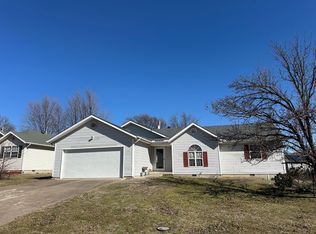 1819 Red Bird Dr, Webb City, MO 64870