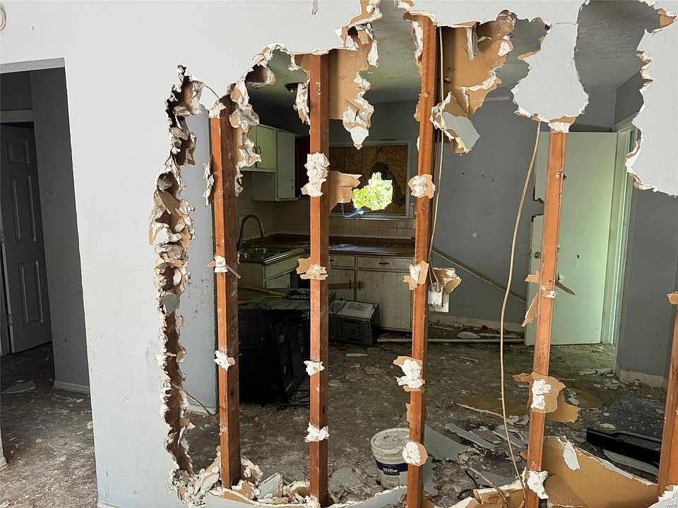 2nd image of 704 Marvin Ave