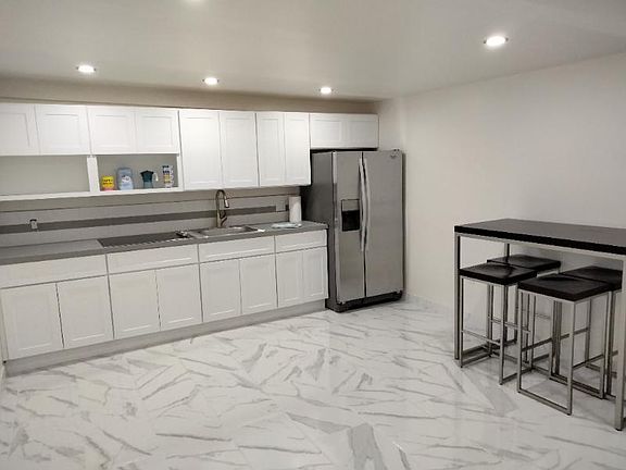 2nd image of 3001 Sunrise Blvd #B