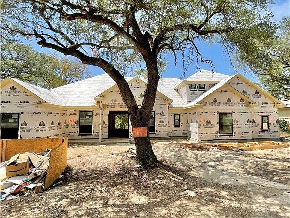 2nd image of 104 Lago Viento Ln