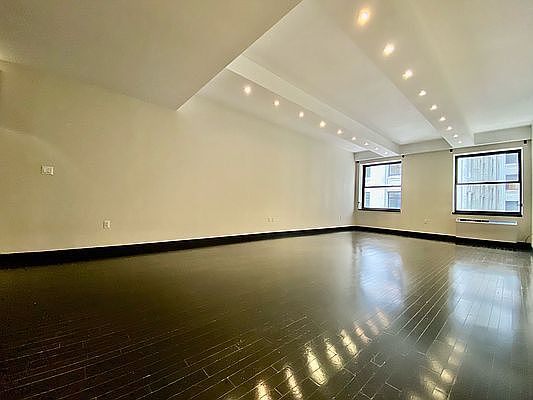 3rd image of 20 Pine St APT 1610