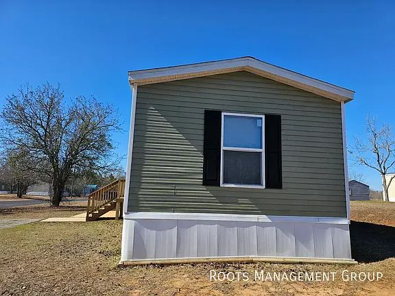 3rd image of 2710 Oakridge Dr #37
